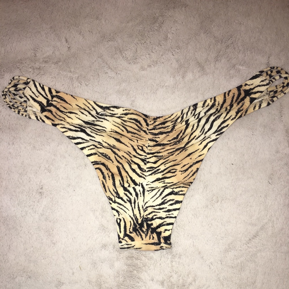 😍VS Cheeky Brazilian Suit bottoms